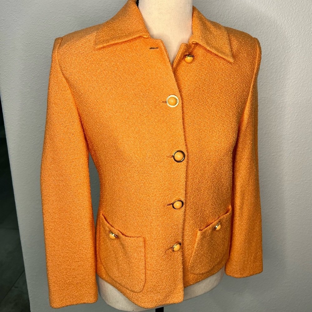 EUC St. John’s Collection Orange Tweed  Blazer w/ Orange & Gold Buttons Sz 2